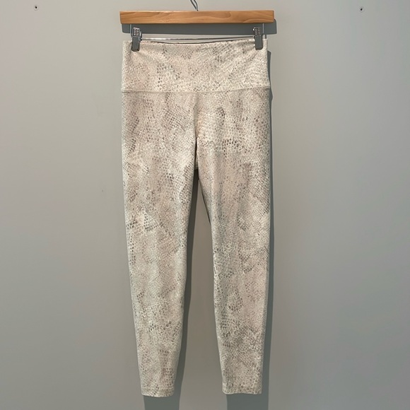 NWOT Old Navy Powersoft Highrise Active Go Dry Workout Leggings White Beige - Picture 5 of 7